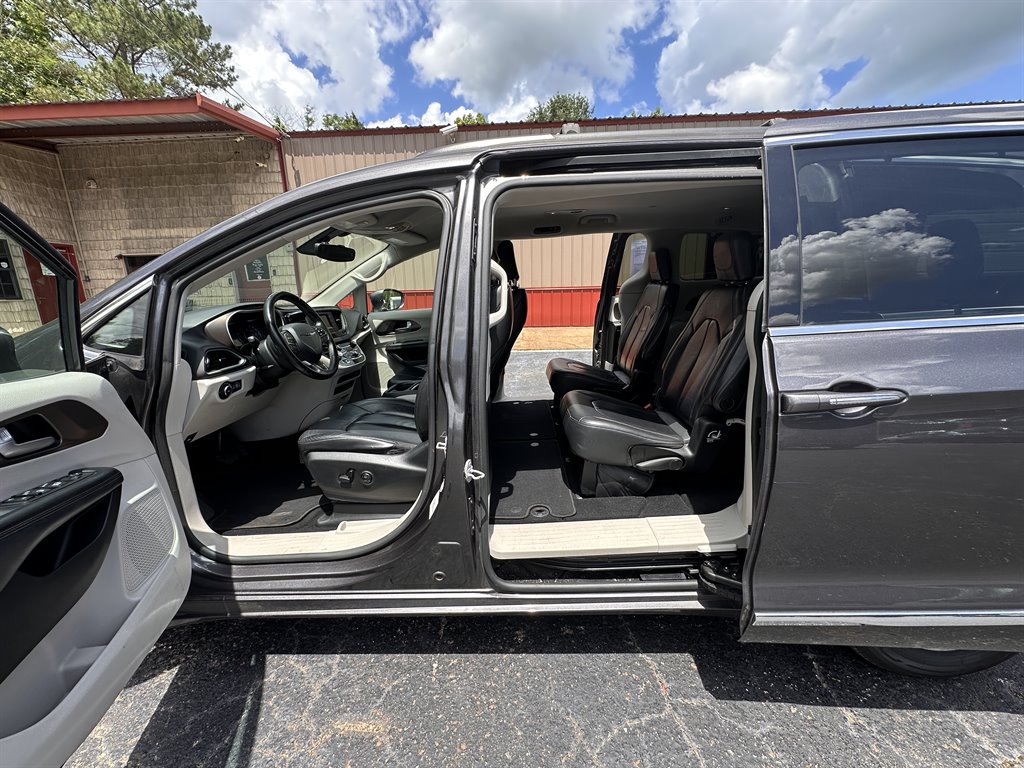 2017 Chrysler Pacifica - $13,500