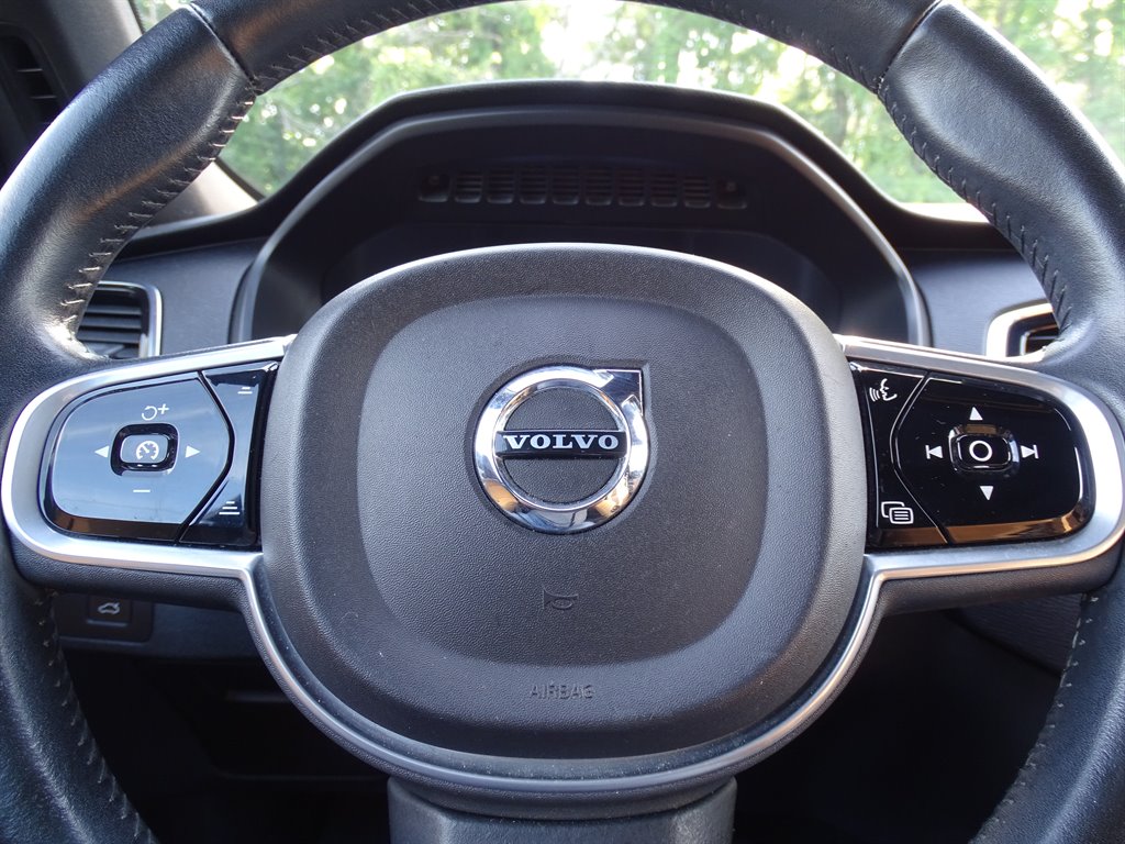 2018 Volvo XC90 T6 - Momentum photo