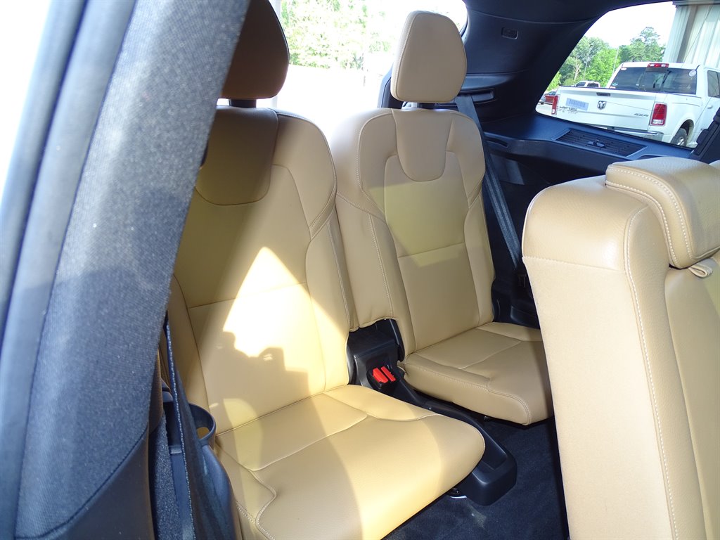 2018 Volvo XC90 T6 - Momentum photo