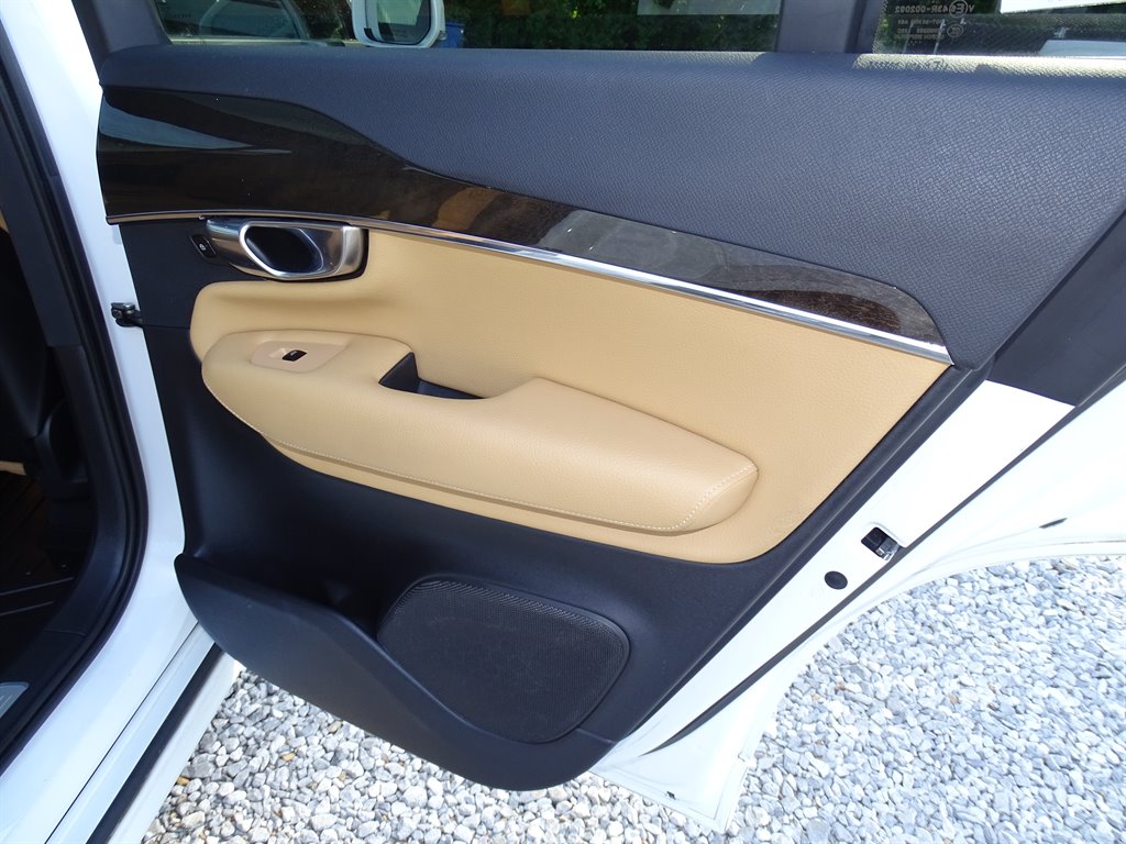 2018 Volvo XC90 T6 - Momentum photo