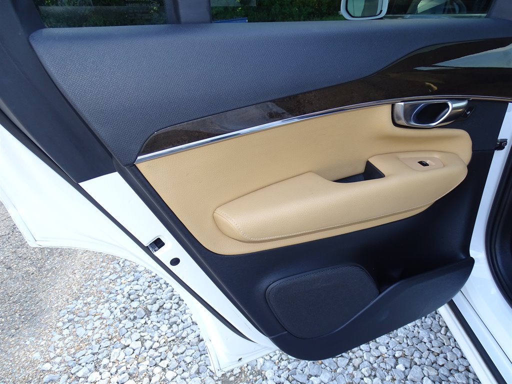 2018 Volvo XC90 T6 - Momentum photo