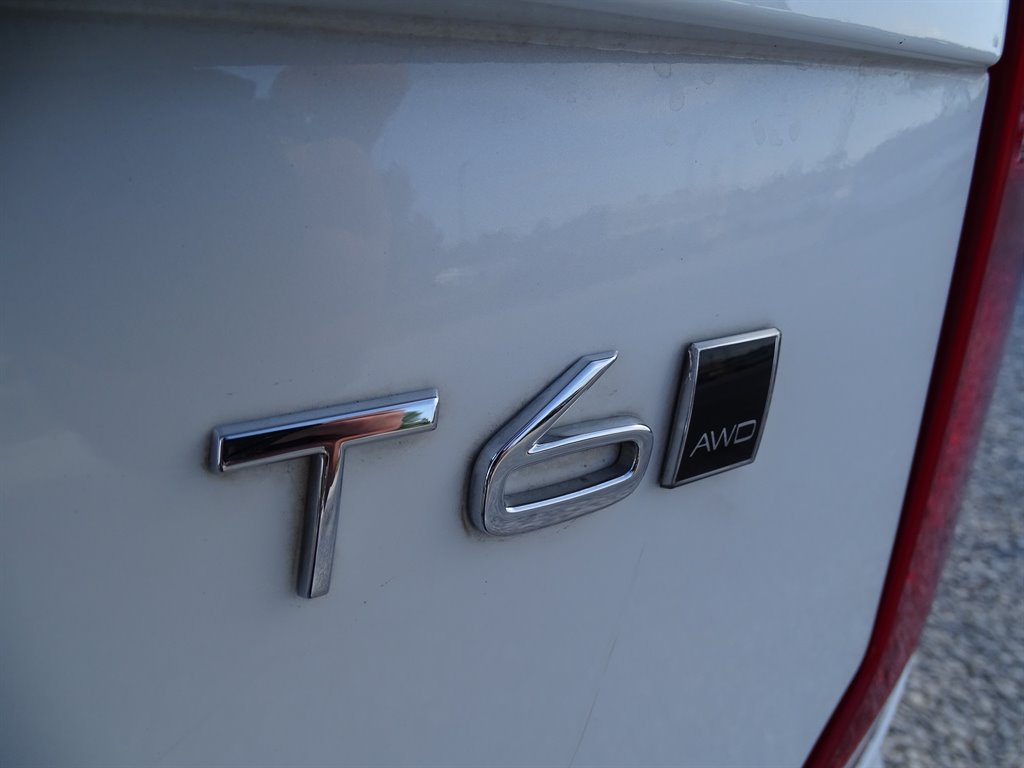 2018 Volvo XC90 T6 - Momentum photo