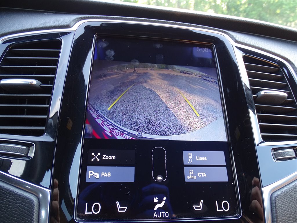 2018 Volvo XC90 T6 - Momentum photo