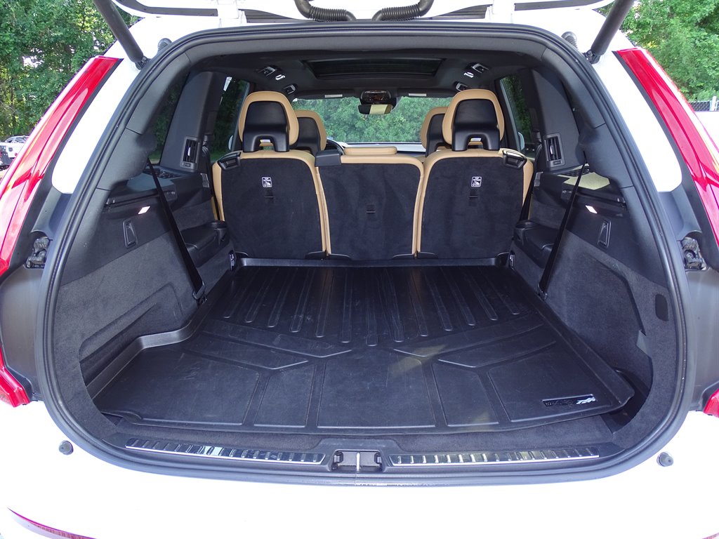 2018 Volvo XC90 T6 - Momentum photo