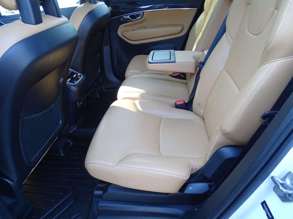 2018 Volvo XC90 T6 - Momentum photo