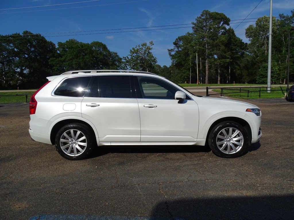 2018 Volvo XC90 T6 - Momentum photo