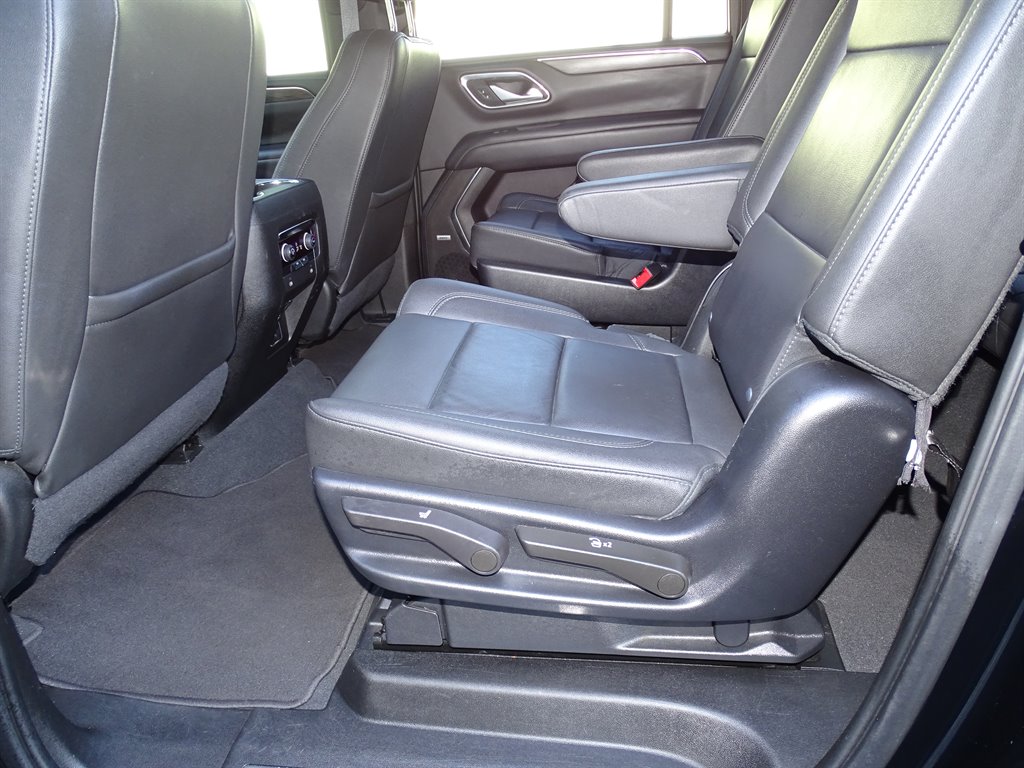 2022 Chevrolet Suburban 1500 LT photo