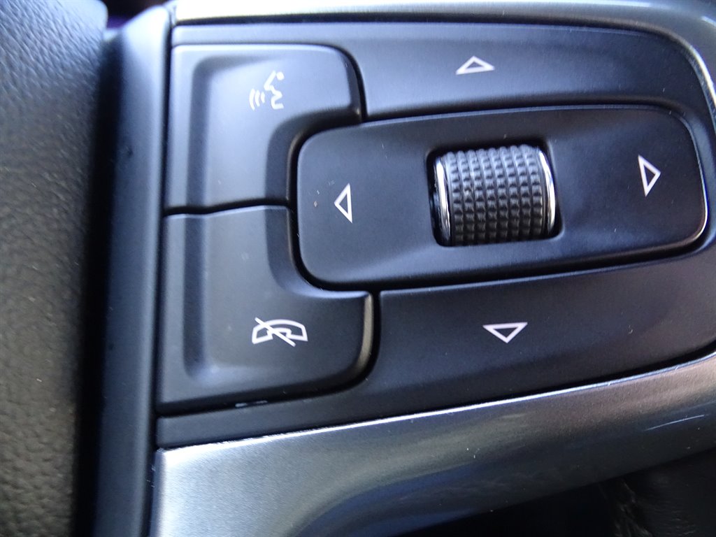 2022 Chevrolet Suburban 1500 LT photo