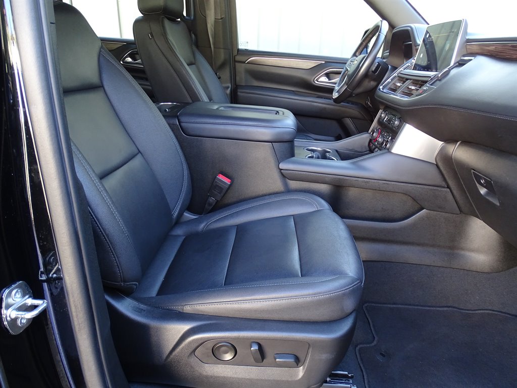 2022 Chevrolet Suburban 1500 LT photo