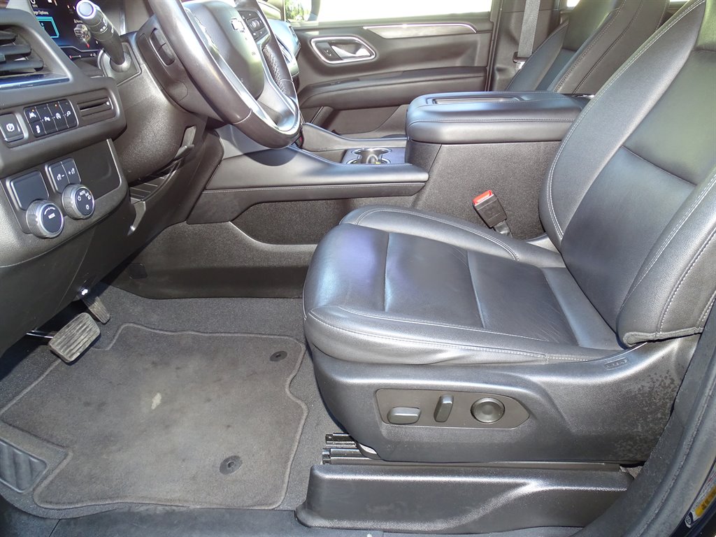 2022 Chevrolet Suburban 1500 LT photo