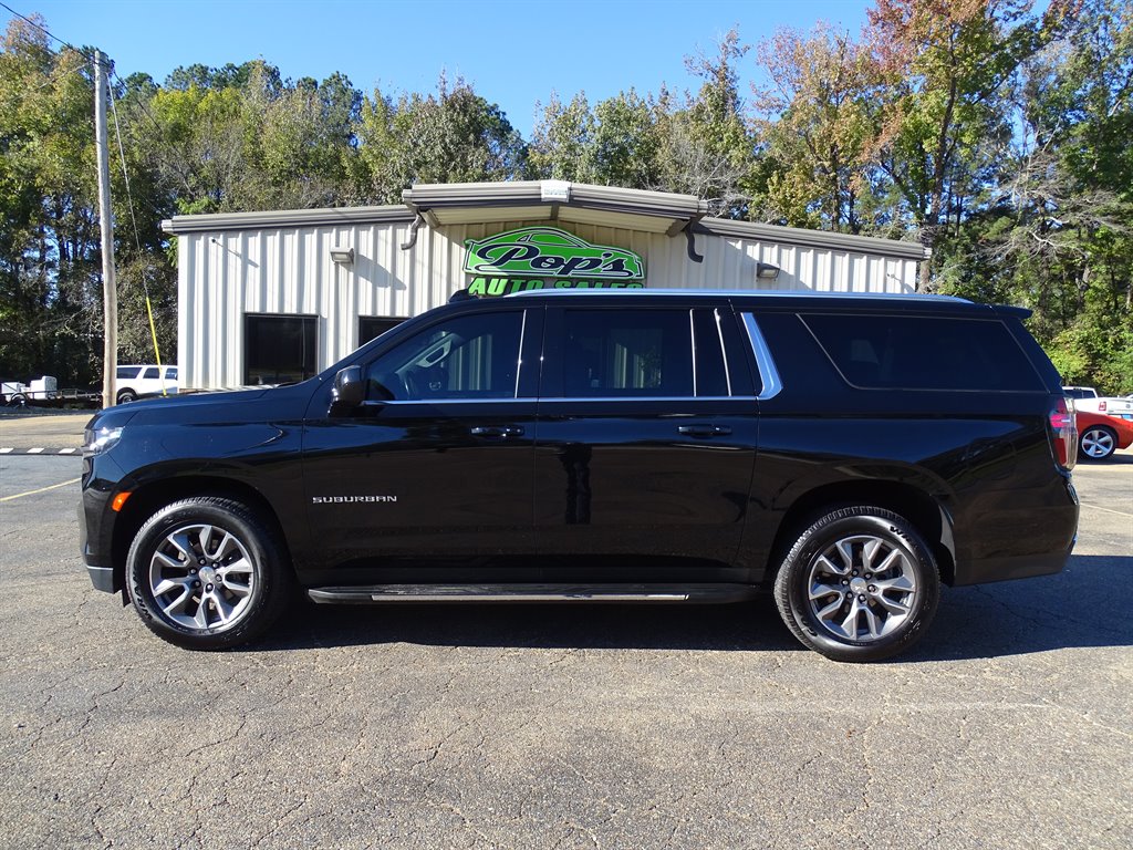 2022 Chevrolet Suburban 1500 LT photo