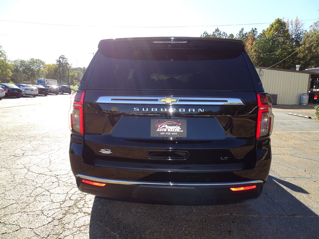 2022 Chevrolet Suburban 1500 LT photo