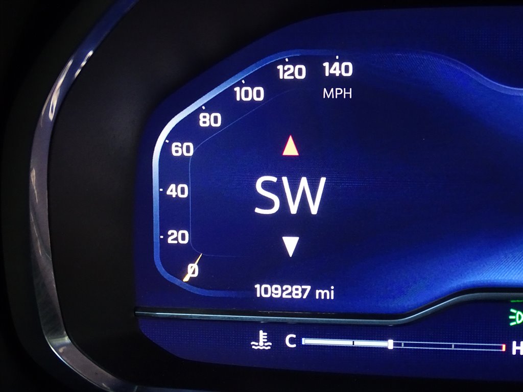 2022 Chevrolet Suburban 1500 LT photo