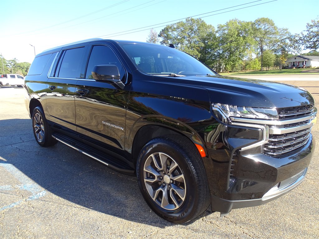 2022 Chevrolet Suburban 1500 LT photo