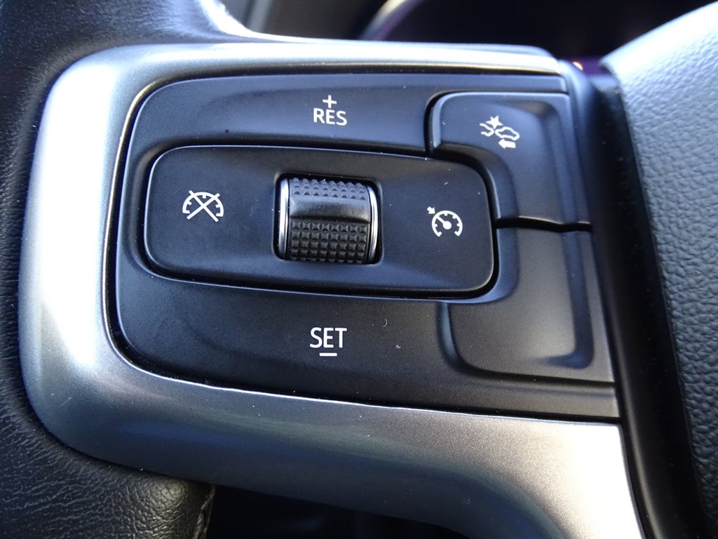 2022 Chevrolet Suburban 1500 LT photo