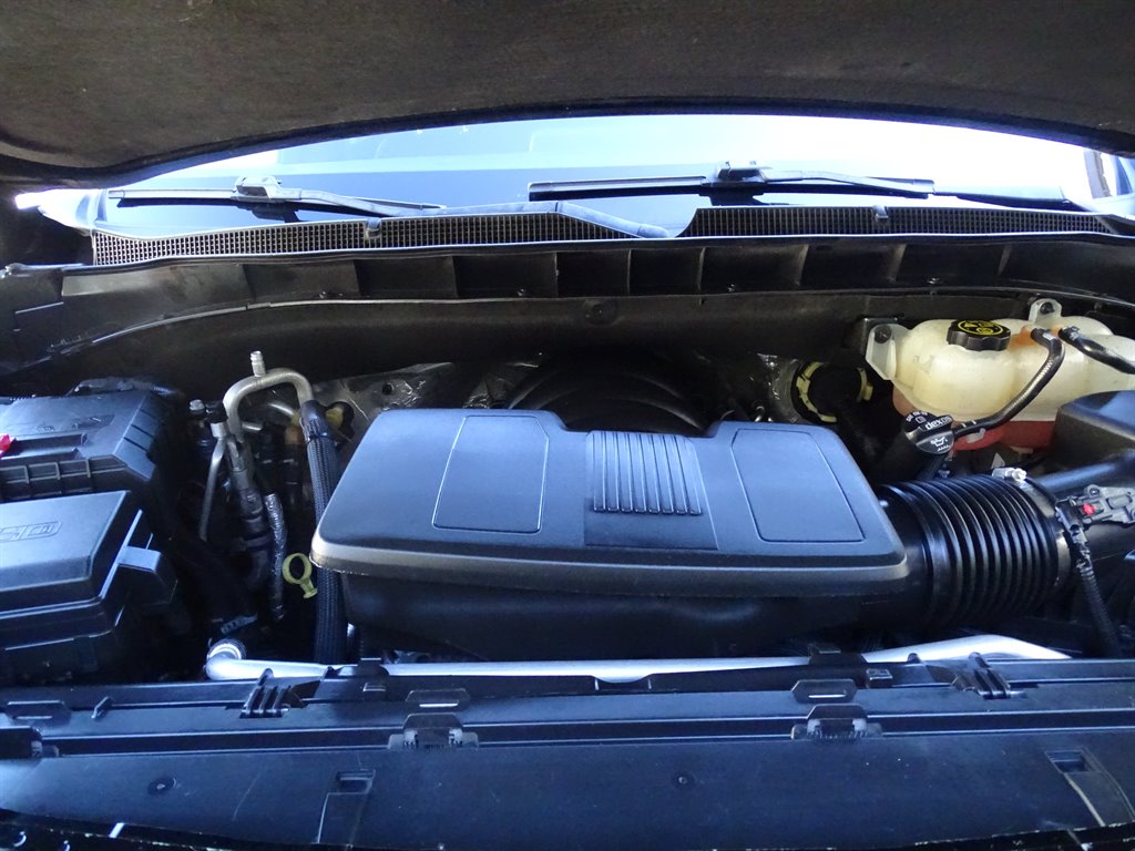 2022 Chevrolet Suburban 1500 LT photo