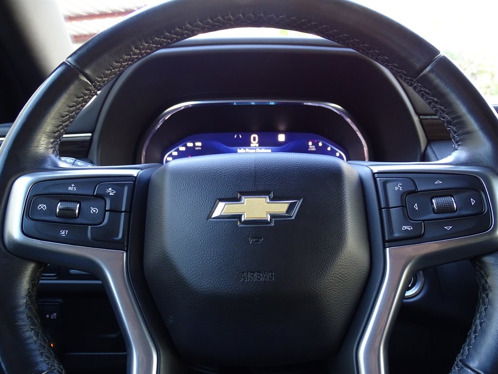 2022 Chevrolet Suburban 1500 LT photo