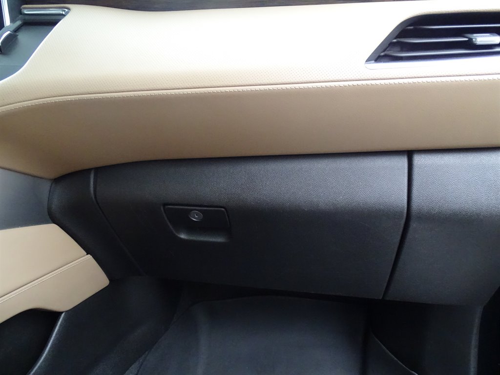 2021 Chevrolet Suburban 1500 Premier photo