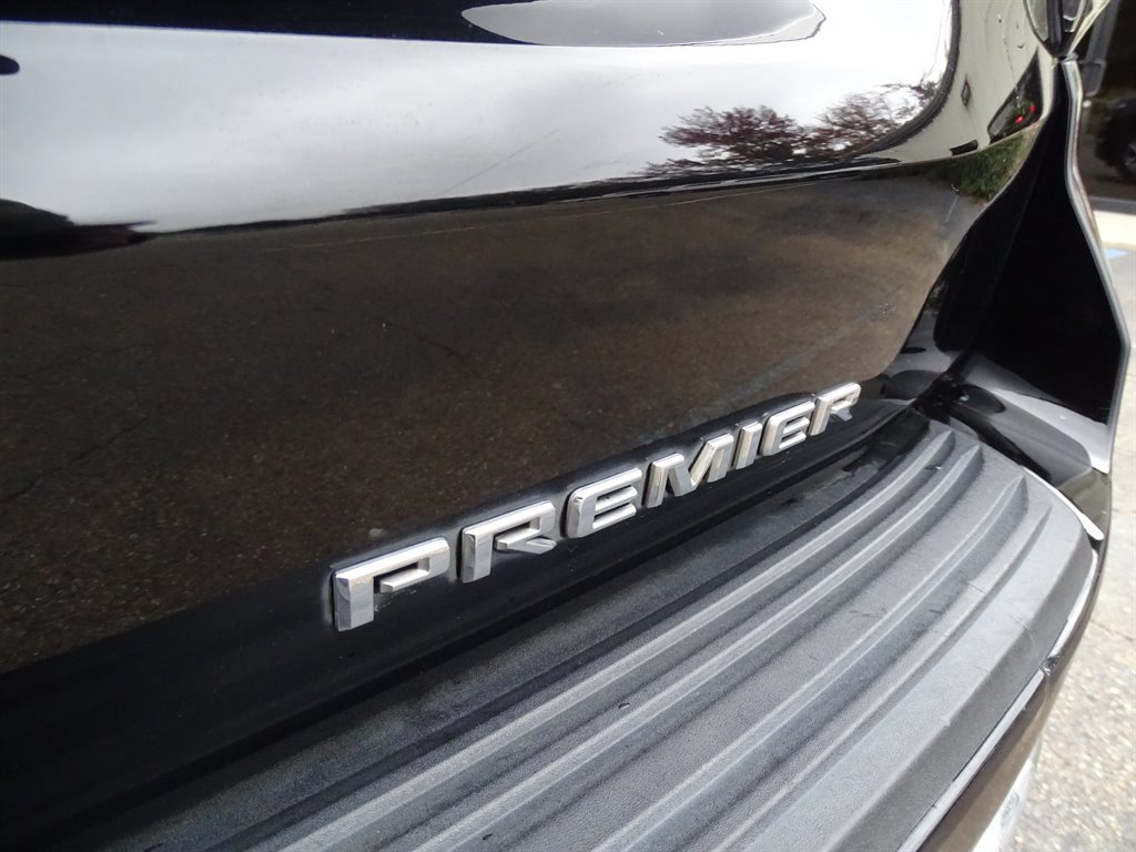 2021 Chevrolet Suburban 1500 Premier photo