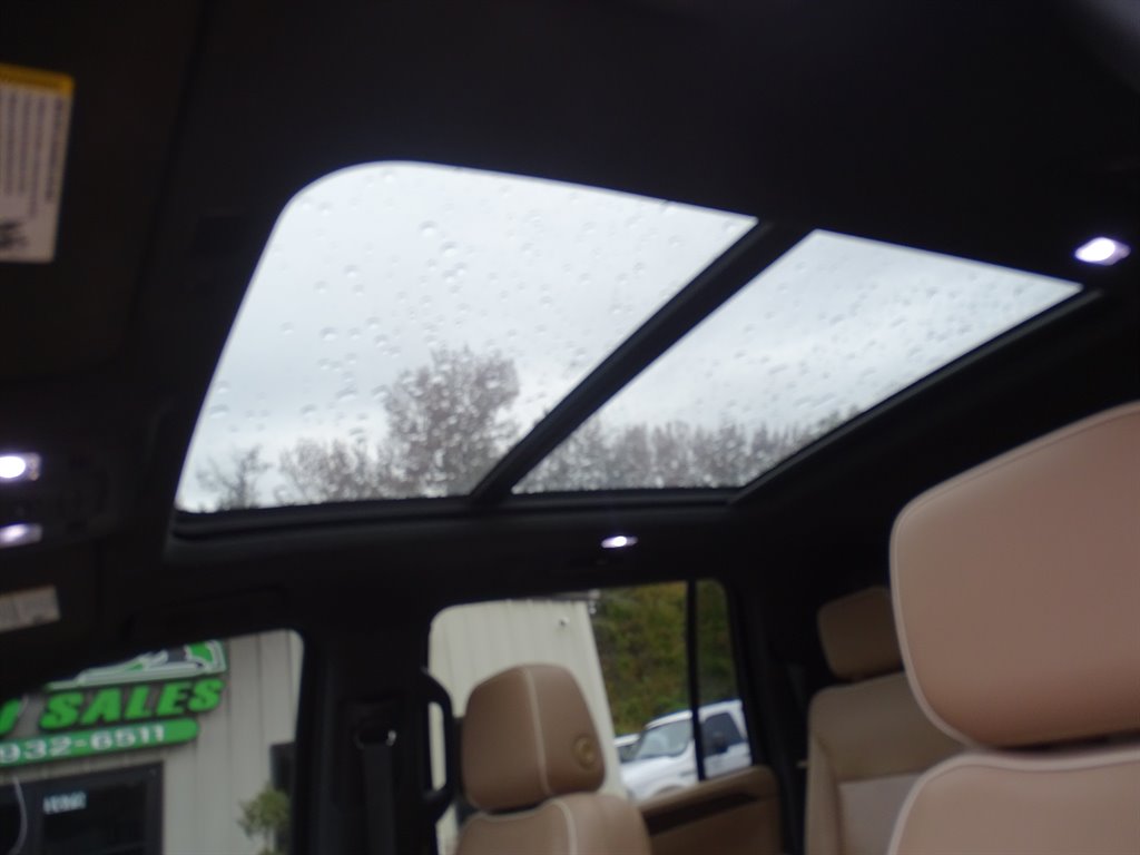 2021 Chevrolet Suburban 1500 Premier photo