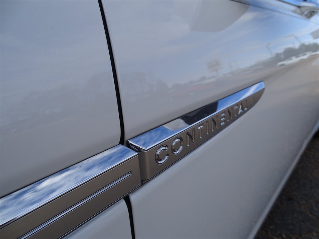 2020 Lincoln Continental photo