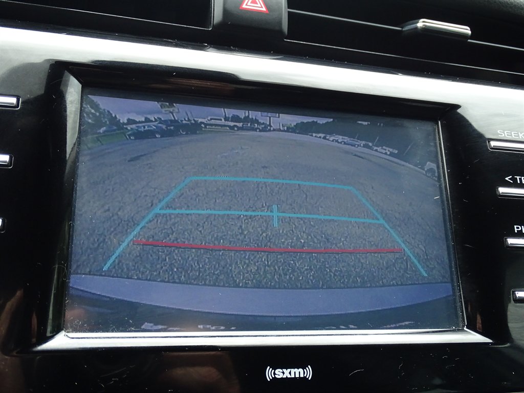 2020 Toyota Camry SE photo