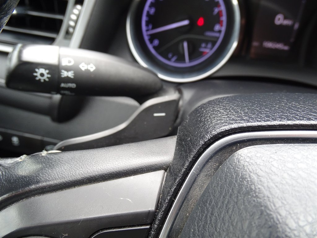 2020 Toyota Camry SE photo