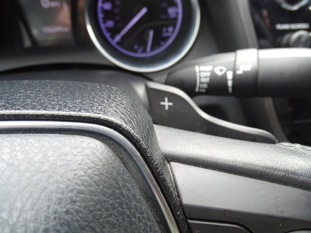 2020 Toyota Camry SE photo
