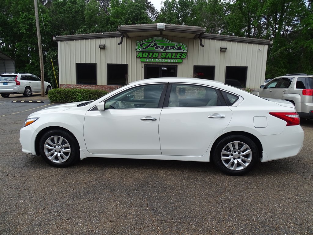 2016 Nissan Altima S photo