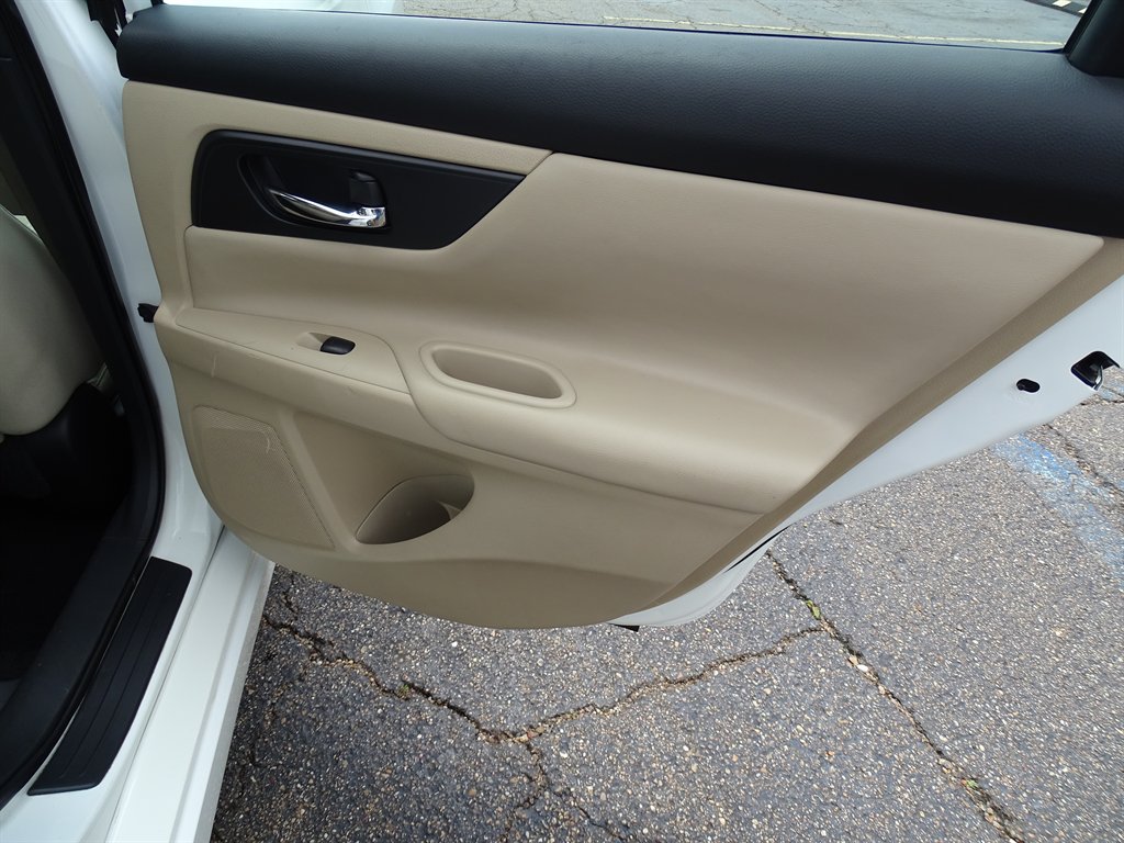 2016 Nissan Altima S photo
