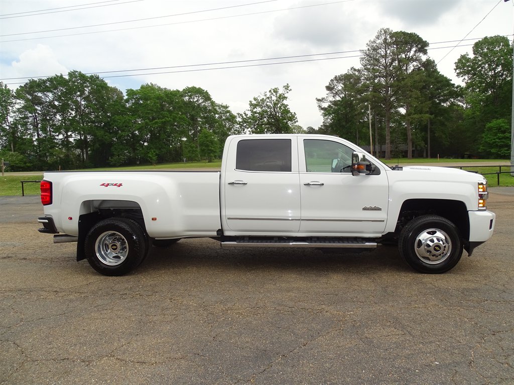 2019 Chevrolet Silverado 3500 High Country photo