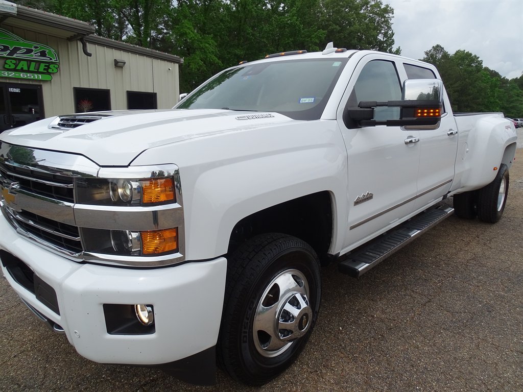 2019 Chevrolet Silverado 3500 High Country photo