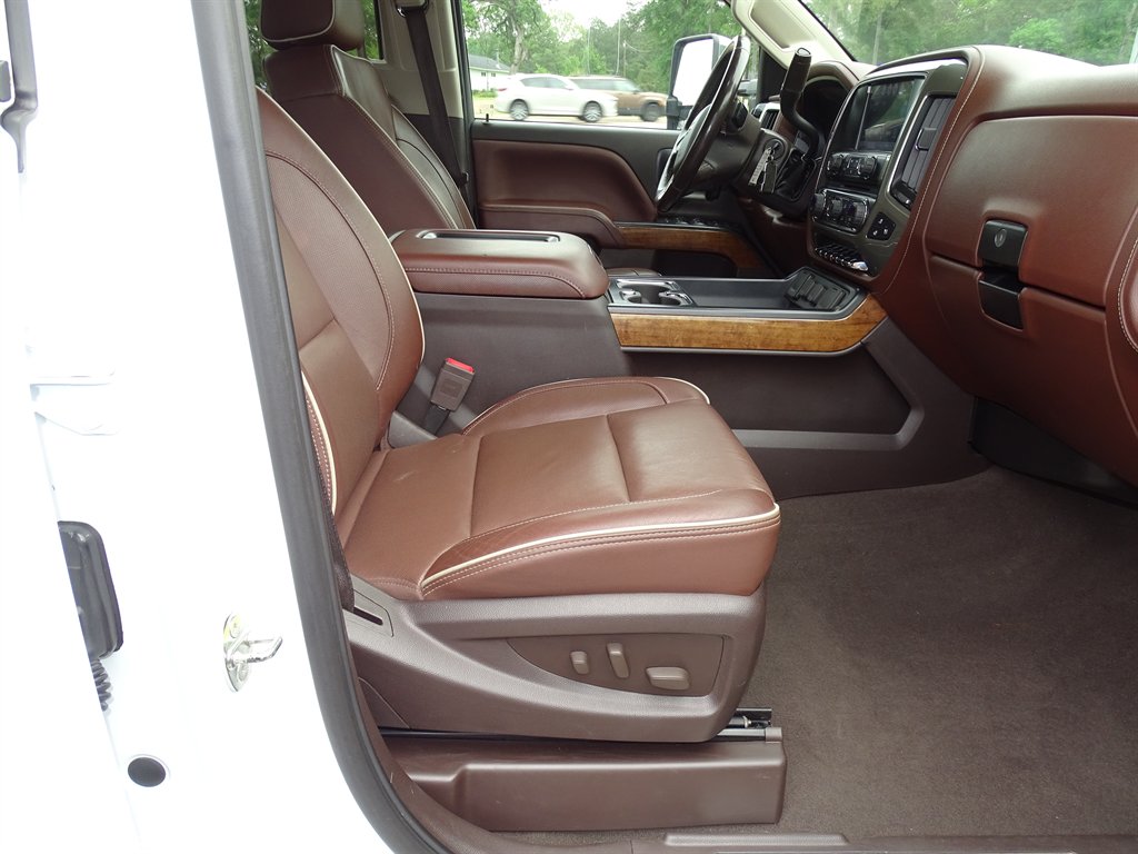 2019 Chevrolet Silverado 3500 High Country photo