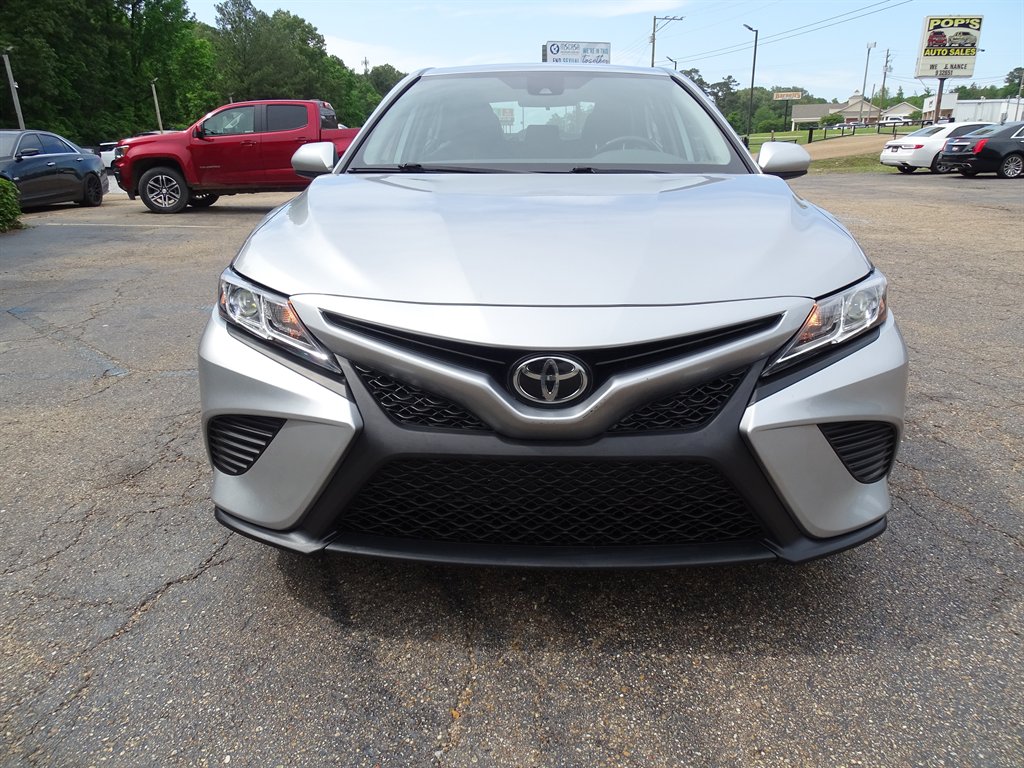 2020 Toyota Camry SE photo
