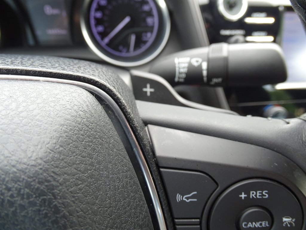 2020 Toyota Camry SE photo