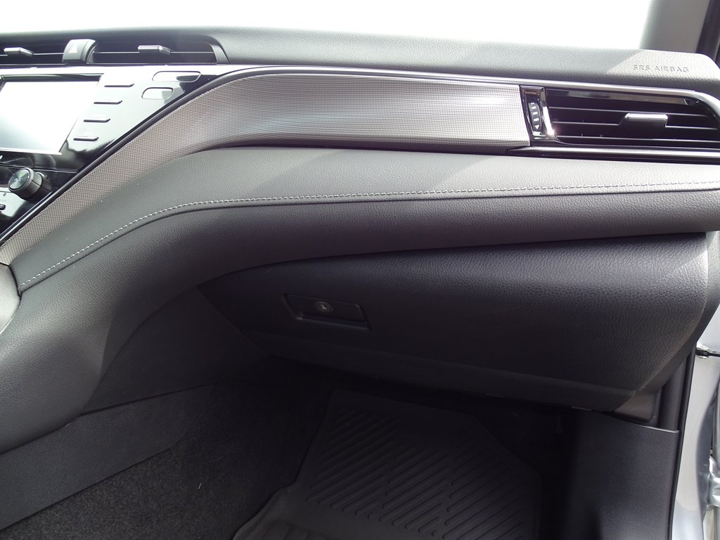 2020 Toyota Camry SE photo