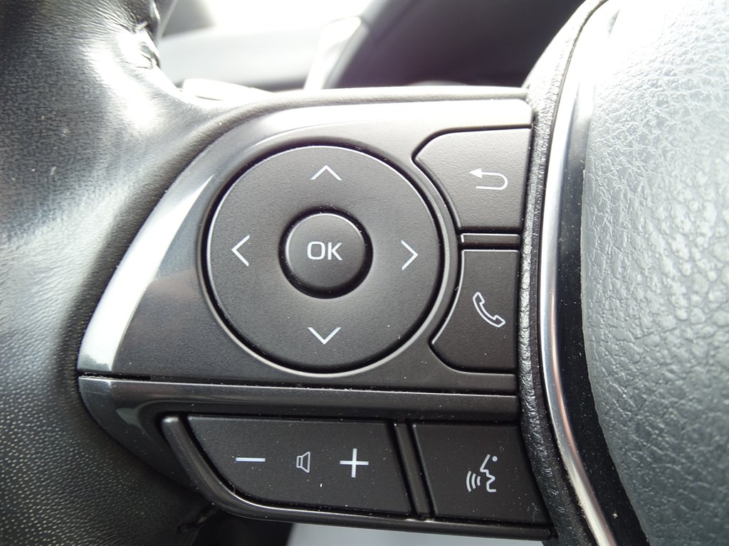 2020 Toyota Camry SE photo