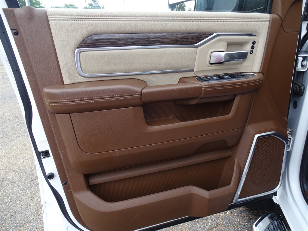 2021 RAM 3500 CAB/Chassis Laramie photo