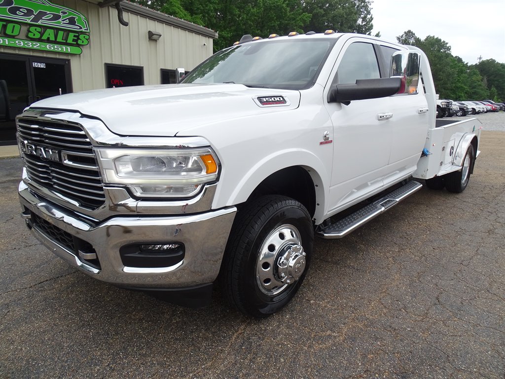 The 2021 RAM 3500 CAB/Chassis Laramie photos