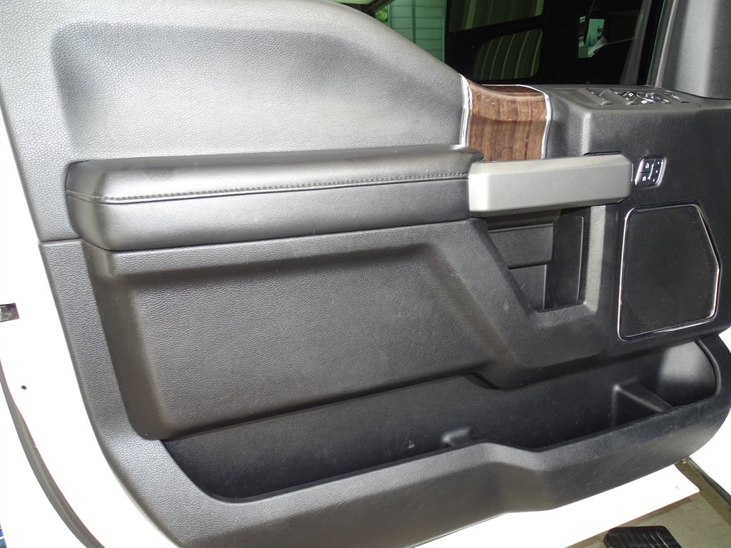 2017 Ford F350sd Platinum photo