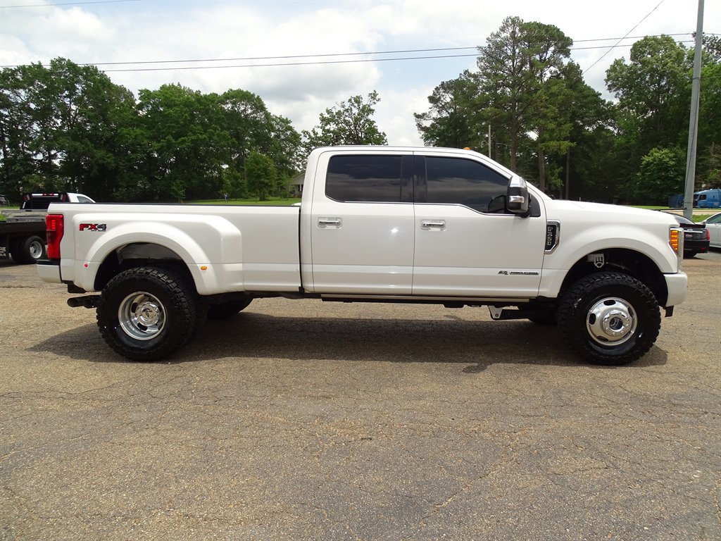 2017 Ford F350sd Platinum photo