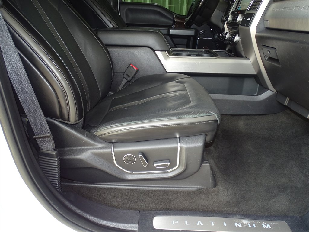 2017 Ford F350sd Platinum photo