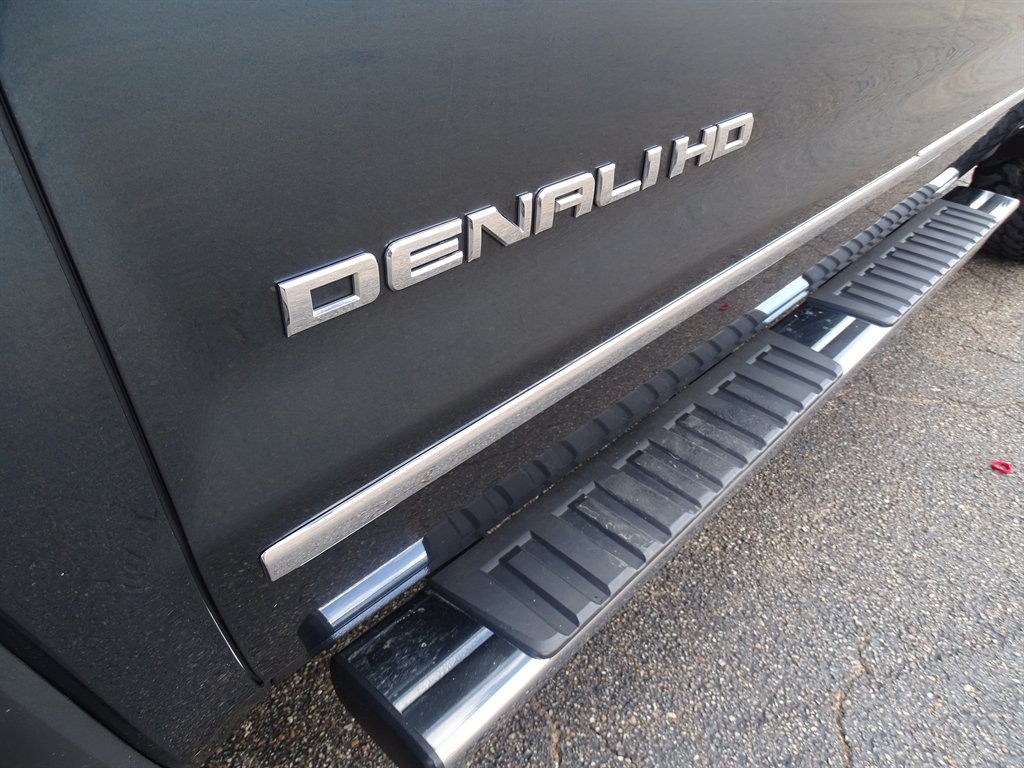 2018 GMC Sierra - $45,999