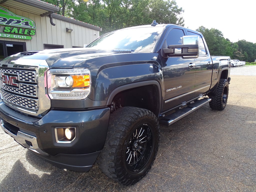 2018 GMC Sierra - $45,999