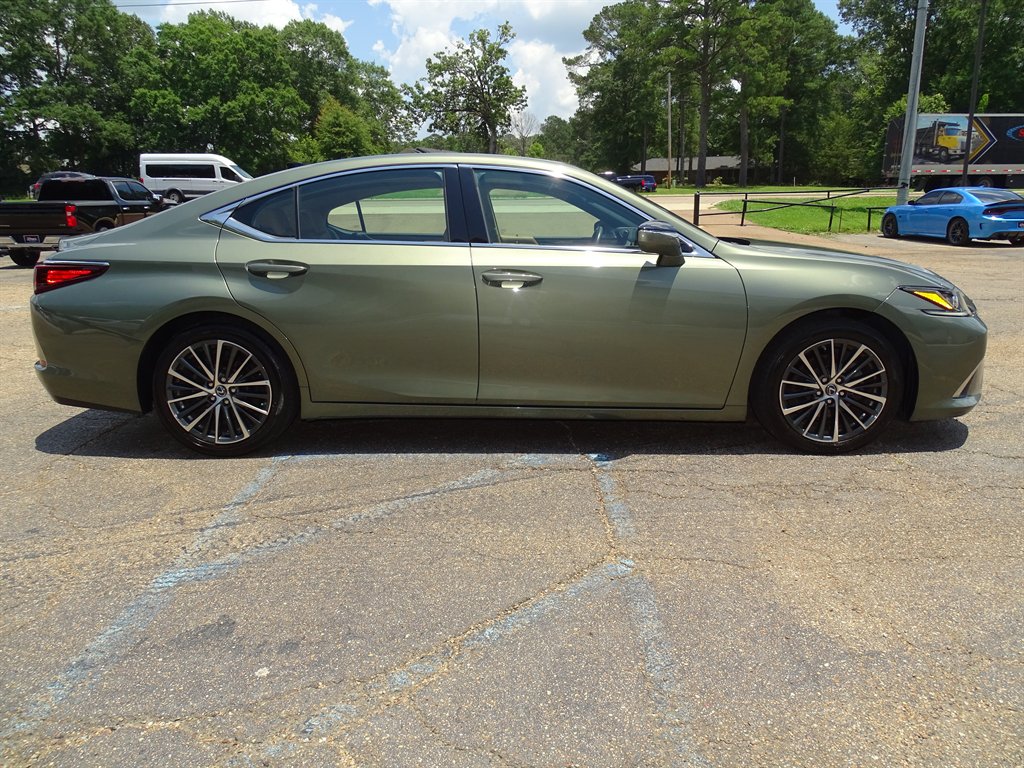 2023 Lexus ES - $34,999