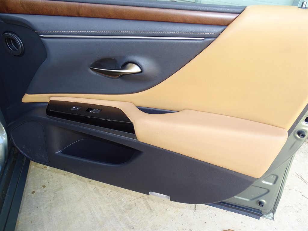 2023 Lexus ES - $34,999