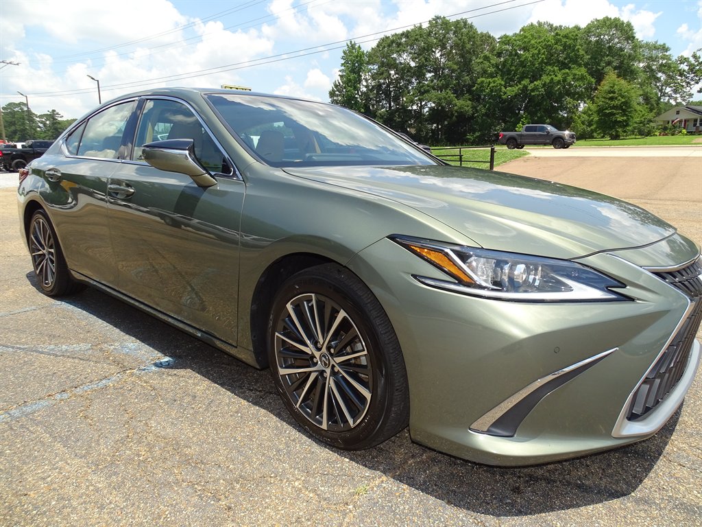 2023 Lexus ES - $34,999