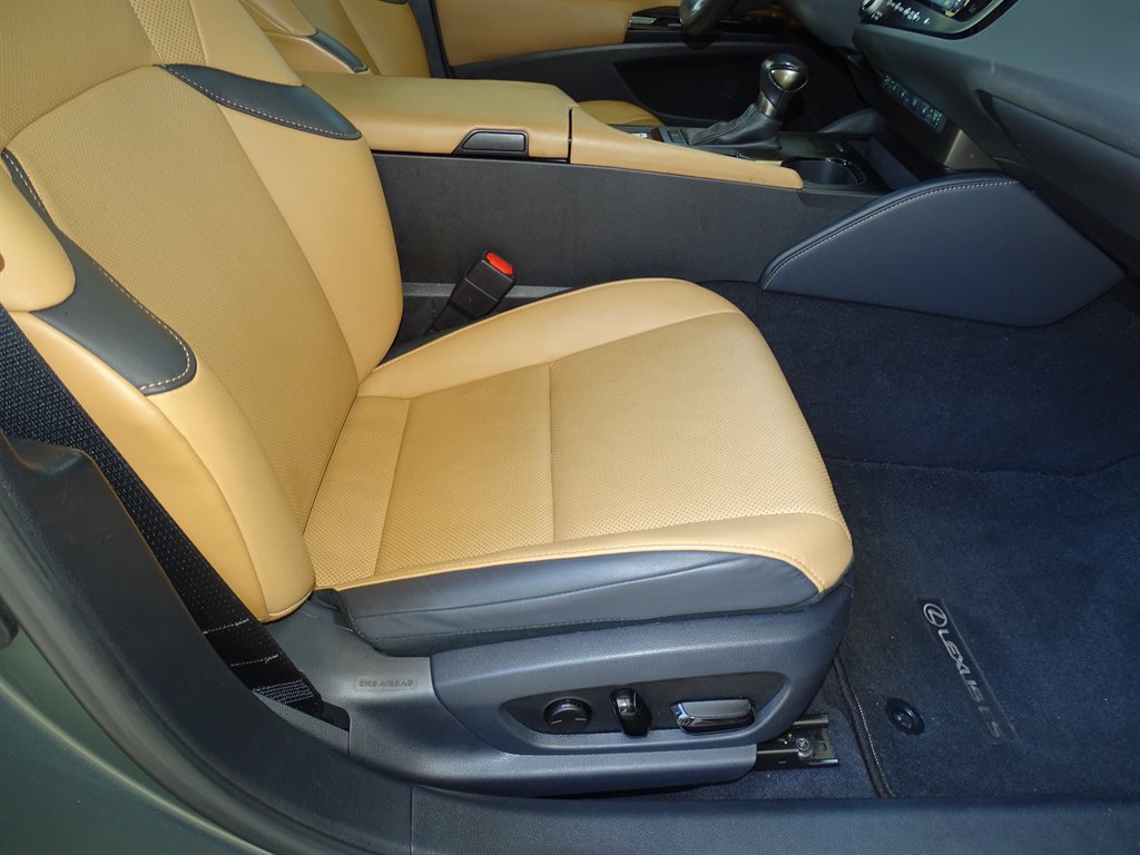 2023 Lexus ES - $34,999