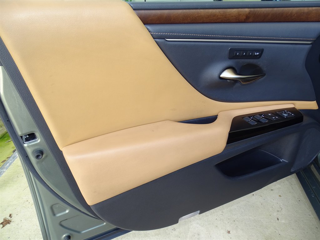2023 Lexus ES - $34,999