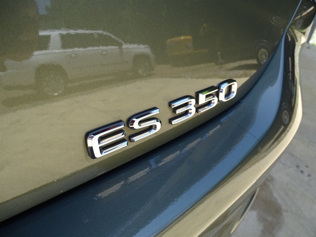 2023 Lexus ES - $34,999